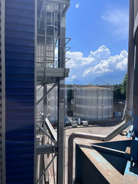 Aspiration de cendres dans un silo sur Grenoble : Expertise Pulvérulente au Service de l'Industrie